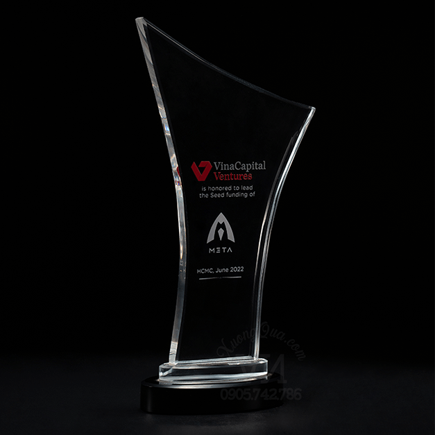 cúp pha lê mẫu thân cao