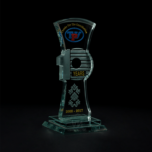 cúp vinh danh thủy tinh 