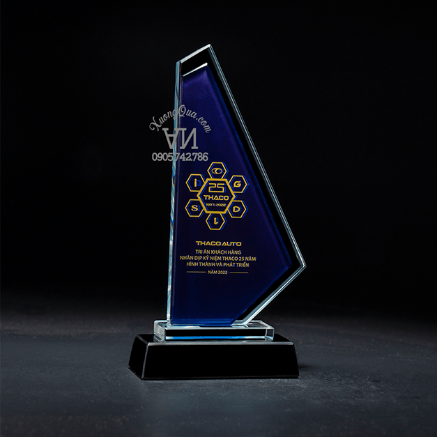 cúp pha lê ngòi bút