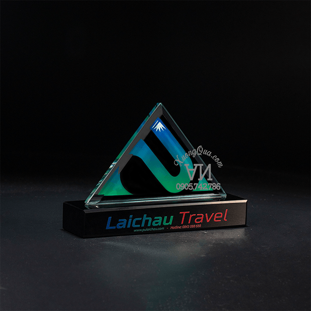 kỷ niệm chương vinh danh tháp tam giác