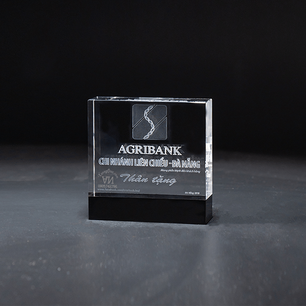 cúp khối lập phương