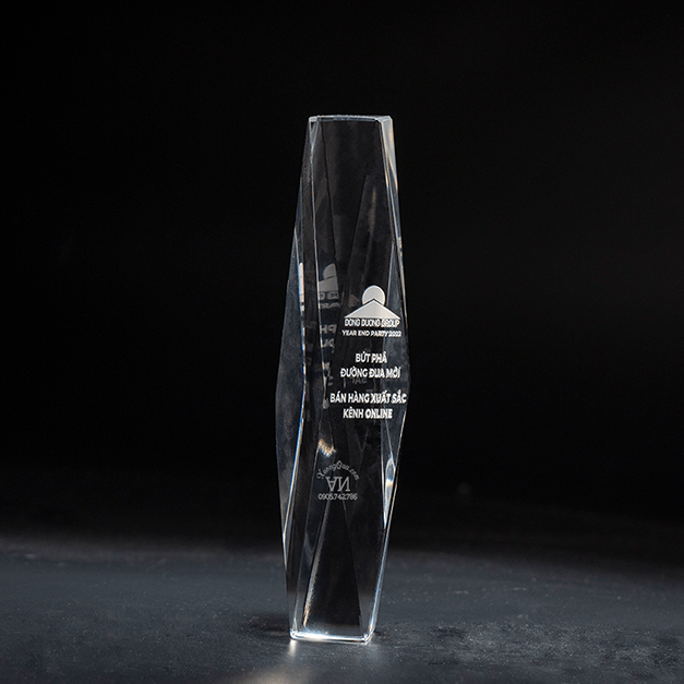 cúp pha lê khối trụ