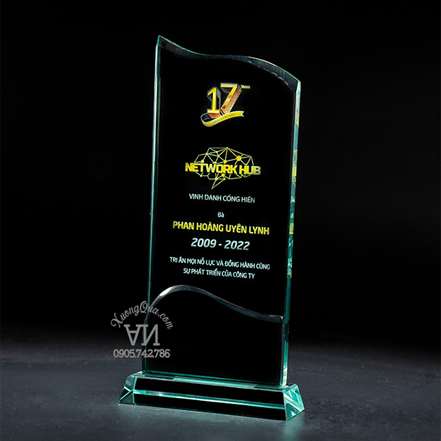 cúp thủy tinh ghép lớp