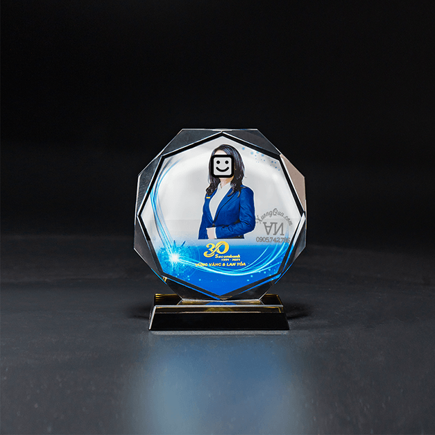 cúp vinh danh nhân viên tiêu biểu