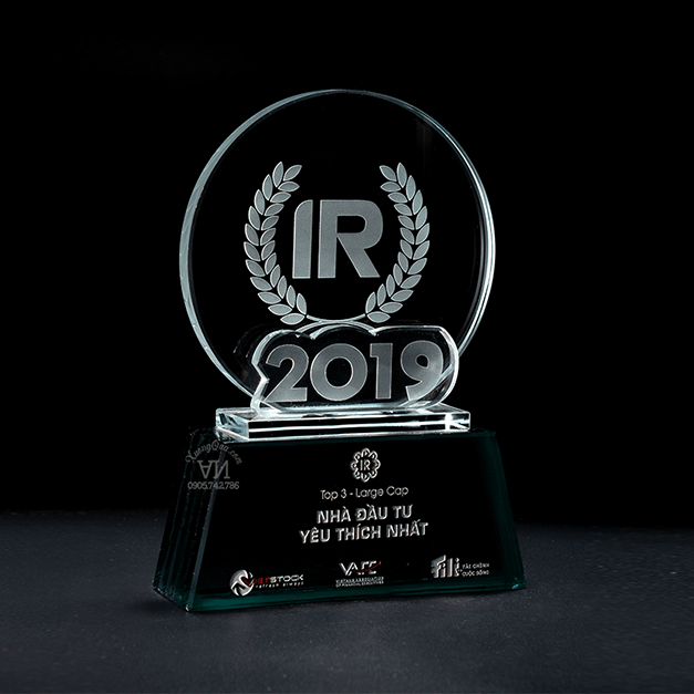 Cúp lưu niệm thủy tinh pha lê