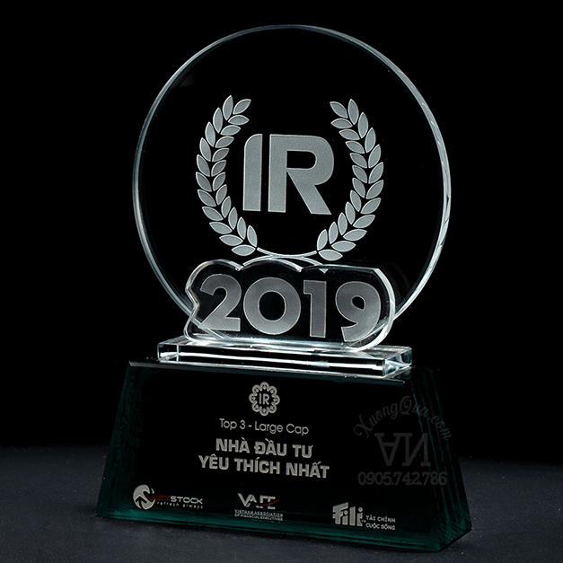 Cúp lưu niệm thủy tinh pha lê