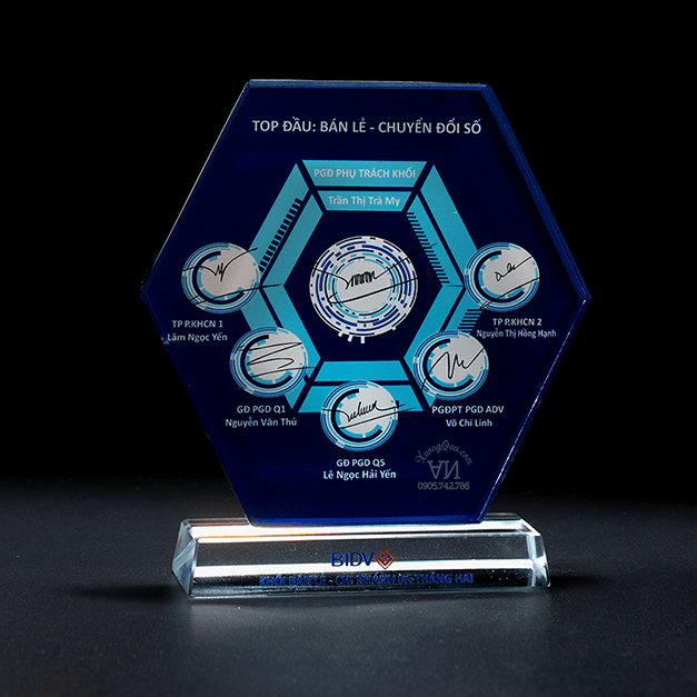 Cúp kỷ niệm chương lục giác ý nghĩa
