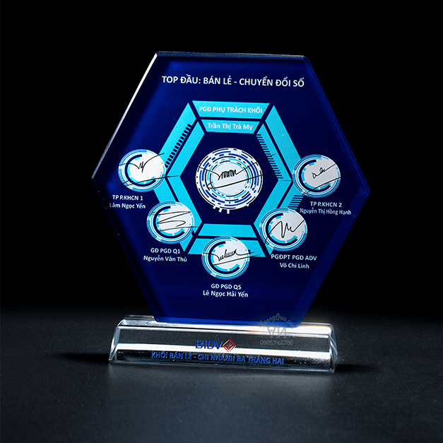 Cúp kỷ niệm chương lục giác ý nghĩa